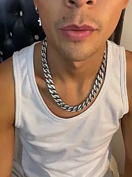 Snapshot of lenoxx_22 chatting on April 7, 2026, 4:42 pm lenoxx 22 online show from April 7, 2026, 4:42 pm