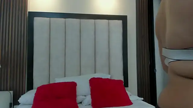 Lanna Roouse  online show from April 8, 2026, 12:39 pm