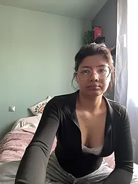 Snapshot of TopangaOlsen chatting on April 10, 2026, 2:13 pm TopangaOlsen online show from April 10, 2026, 2:13 pm