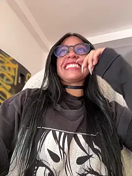 Snapshot of Kattze_ chatting on April 9, 2026, 8:37 pm Kattze online show from April 9, 2026, 8:37 pm