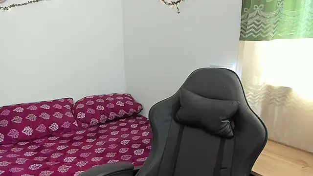 Snapshot of _iamrousie_ chatting on April 17, 2026, 1:58 pm iamrousie online show from April 17, 2026, 1:58 pm