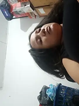 paola daza online show from April 10, 2026, 2:13 pm