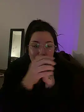 cherryxxox online show from May 1, 2026, 5:56 am