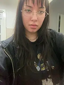 cherryxxox online show from May 8, 2026, 3:54 am