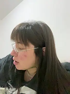 cherryxxox online show from May 11, 2026, 2:13 am