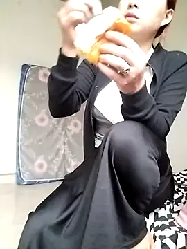 Snapshot of chaubau1 chatting on April 9, 2026, 11:44 pm chaubau1 online show from April 9, 2026, 11:44 pm