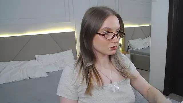 Snapshot of ArianaMilss chatting on April 8, 2026, 11:12 am ArianaMilss online show from April 8, 2026, 11:12 am