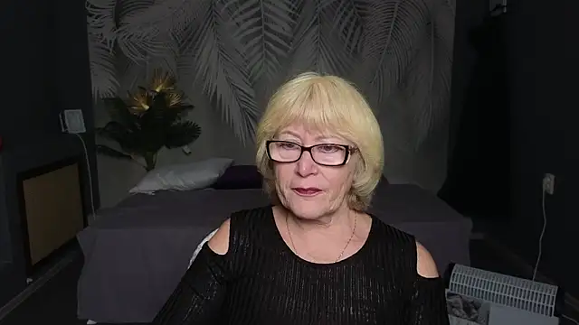 Snapshot of Zuri_Zodiac chatting on April 16, 2026, 7:20 am Zuri Zodiac online show from April 16, 2026, 7:20 am