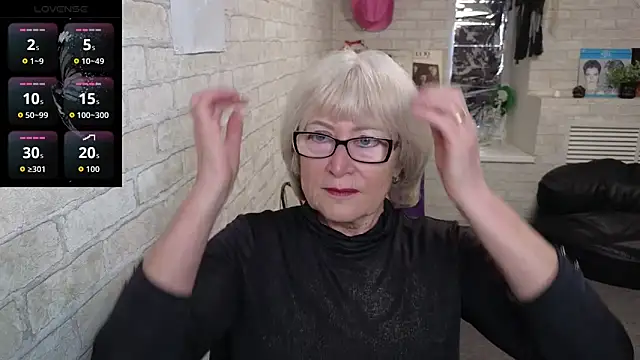 Snapshot of Zuri_Zodiac chatting on April 10, 2026, 8:43 am Zuri Zodiac online show from April 10, 2026, 8:43 am