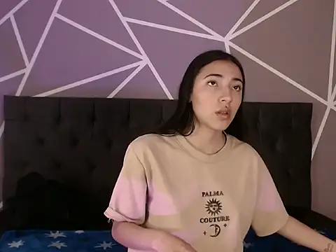 Snapshot of Violett1126 chatting on April 13, 2026, 5:11 am Violett1126 online show from April 13, 2026, 5:11 am