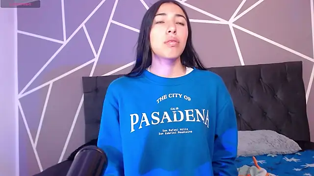 Snapshot of Violett1126 chatting on April 14, 2026, 4:39 am Violett1126 online show from April 14, 2026, 4:39 am