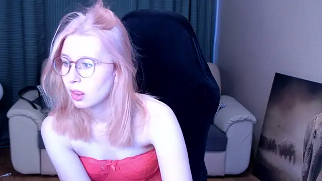 Lily Spark  online show from May 14, 2026, 1:02 am