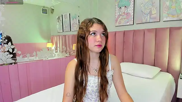 Hellencute18  online show from July 16, 2026, 11:07 am