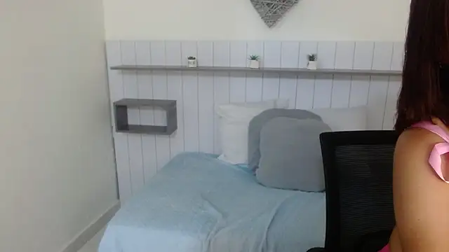 Scarleth Ross online show from April 8, 2026, 4:52 pm