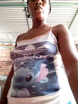 Snapshot of Lili-Sex chatting on May 4, 2026, 9:28 pm Lili-Sex online show from May 4, 2026, 9:28 pm