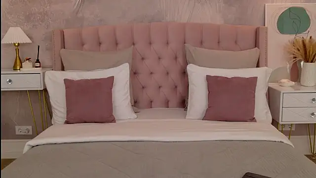 YunaStorm online show from April 9, 2026, 2:56 pm