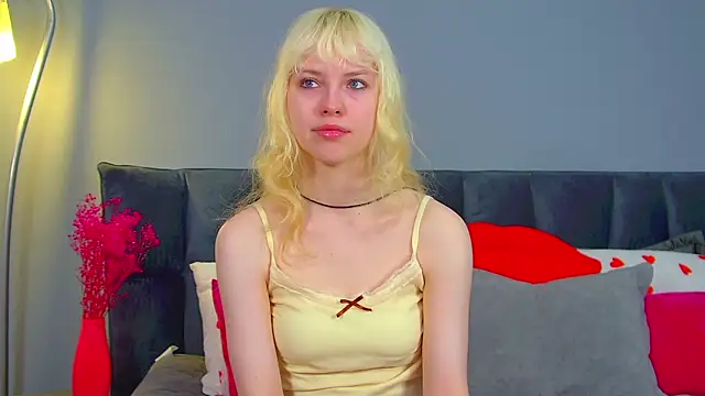 HannahHollis online show from June 18, 2026, 6:34 am