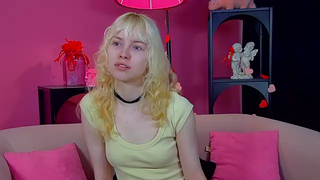 HannahHollis online show from May 16, 2026, 6:12 am