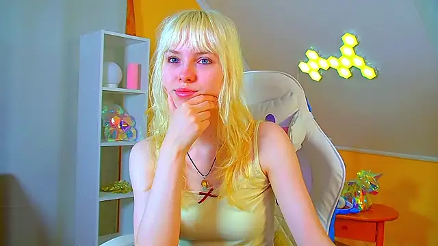 HannahHollis online show from July 15, 2026, 6:09 am