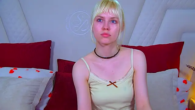 HannahHollis online show from June 30, 2026, 6:19 pm