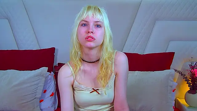 HannahHollis online show from June 30, 2026, 6:13 am