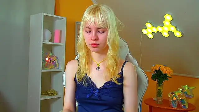 HannahHollis online show from July 23, 2026, 6:11 am