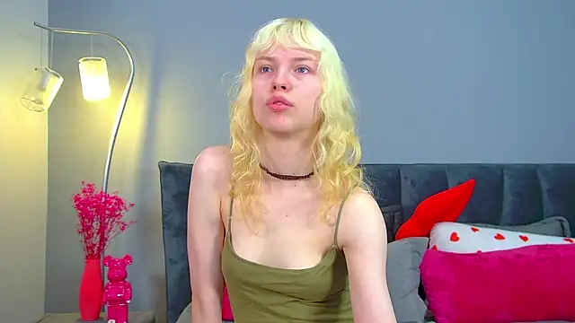 HannahHollis online show from May 6, 2026, 6:17 am