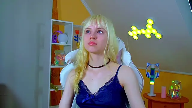 HannahHollis online show from July 1, 2026, 6:25 am
