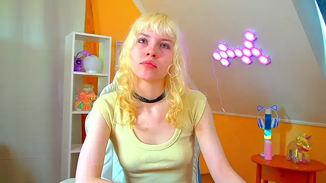 HannahHollis online show from June 7, 2026, 6:07 am