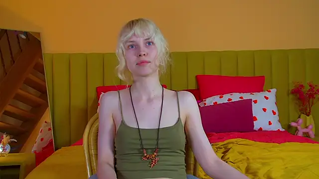 HannahHollis online show from May 17, 2026, 6:30 pm