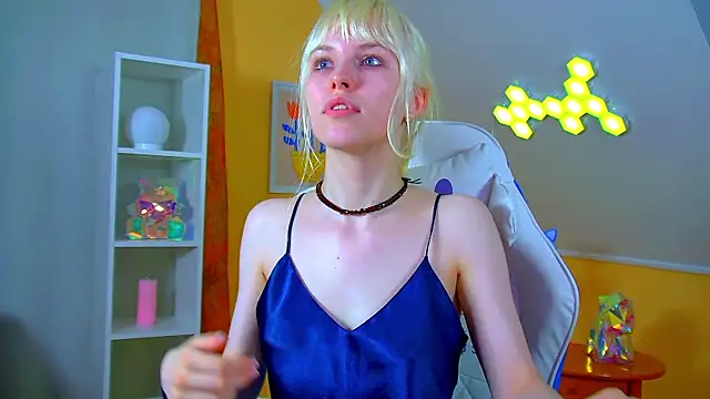 HannahHollis online show from July 2, 2026, 6:36 pm