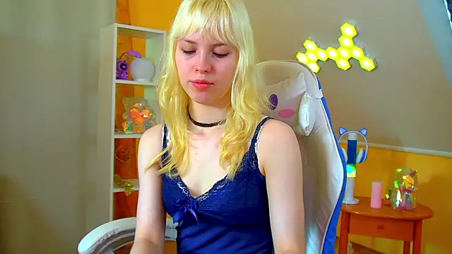 HannahHollis online show from July 2, 2026, 6:08 am