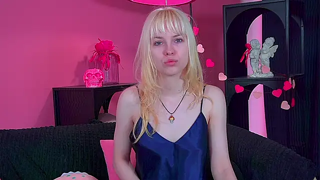 HannahHollis online show from July 18, 2026, 6:11 am