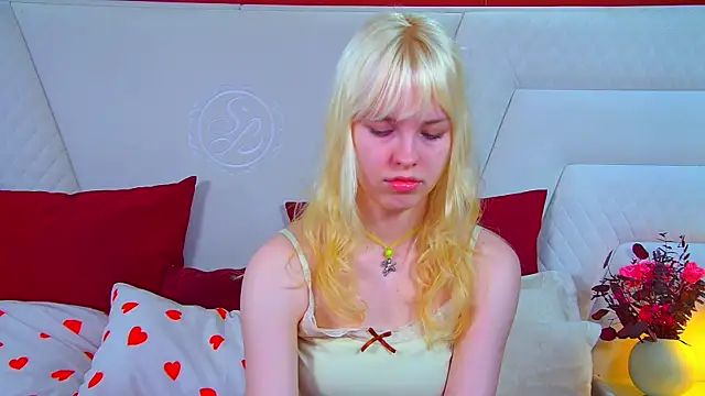 HannahHollis online show from July 24, 2026, 6:20 am