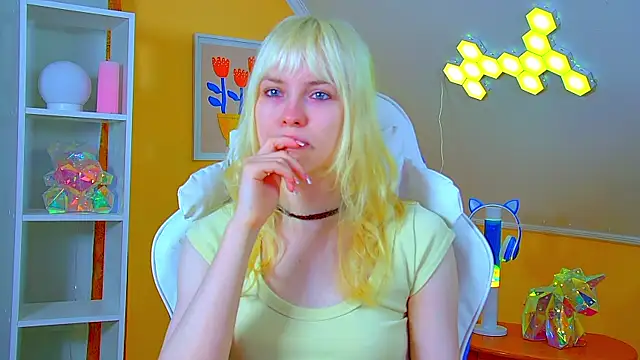 HannahHollis online show from July 12, 2026, 6:14 am