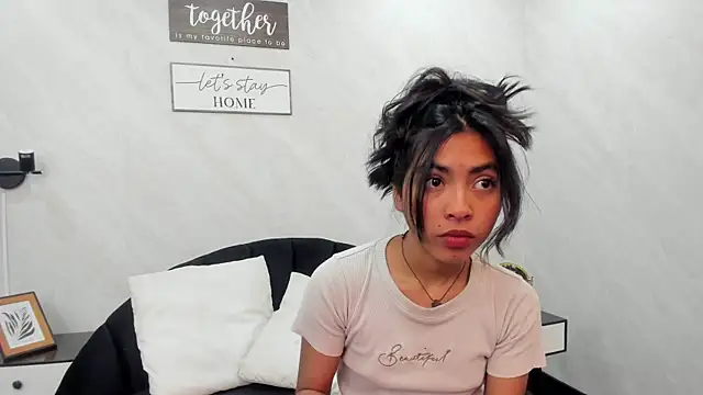 Babe Alessandraa online show from April 13, 2026, 3:27 pm