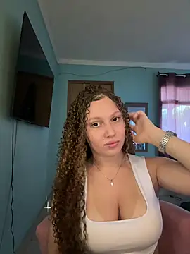 Snapshot of sophiiahot chatting on April 17, 2026, 6:33 pm sophiiahot online show from April 17, 2026, 6:33 pm