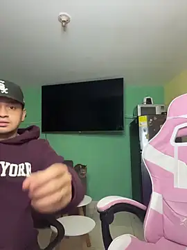 hotlatinocouple   online show from July 8, 2026, 12:24 am