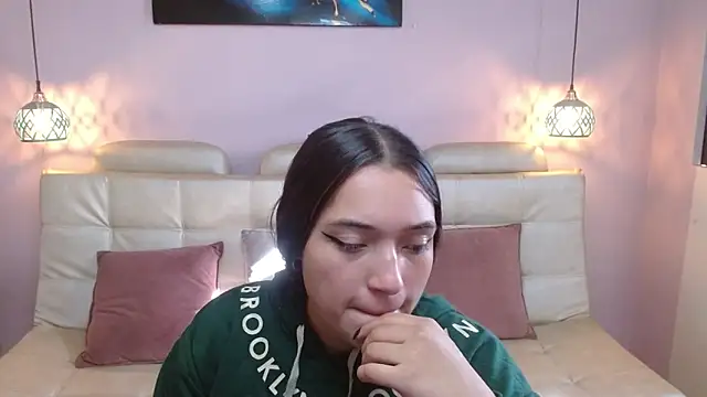 Marianne Cam online show from May 8, 2026, 1:04 pm
