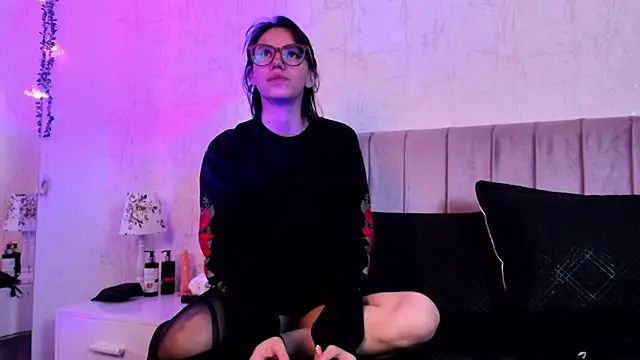 Alis Roze online show from July 18, 2026, 7:33 pm