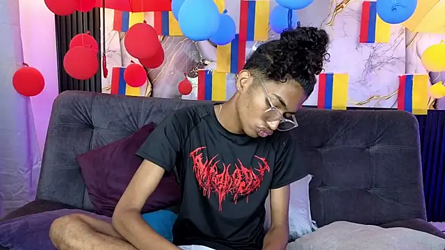triiangel latinboy online show from July 1, 2026, 12:16 pm