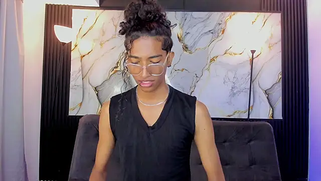 triiangel latinboy online show from June 7, 2026, 12:32 pm