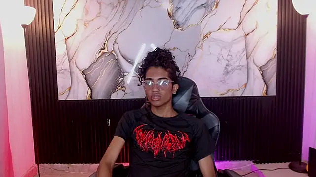 triiangel latinboy online show from July 24, 2026, 12:23 pm