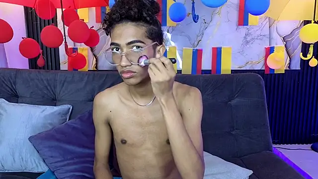 triiangel latinboy online show from July 6, 2026, 12:23 pm