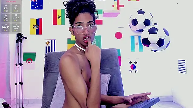 triiangel latinboy online show from July 10, 2026, 12:38 pm