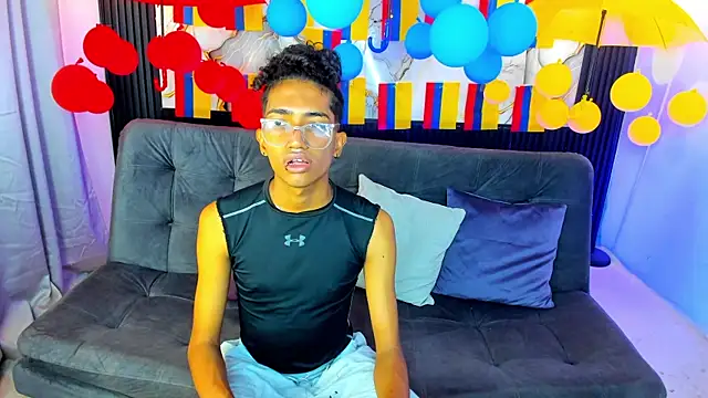 triiangel latinboy online show from June 19, 2026, 12:33 pm