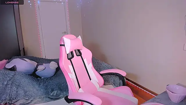 Snapshot of Mikaella_Nicole chatting on April 10, 2026, 8:27 pm Mikaella Nicole online show from April 10, 2026, 8:27 pm