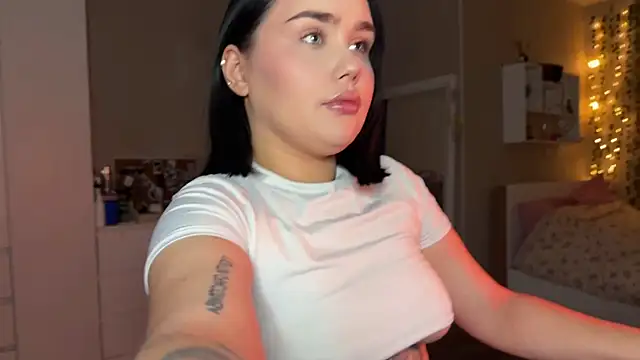 lola raze online show from June 26, 2026, 12:49 am