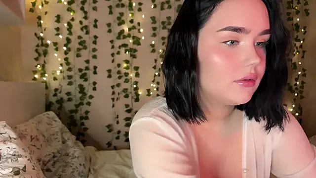 lola raze online show from July 18, 2026, 10:18 pm
