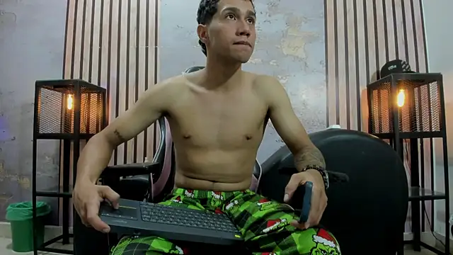 Snapshot of JamesRoadd chatting on April 9, 2026, 4:25 am JamesRoadd online show from April 9, 2026, 4:25 am